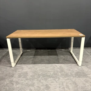 Biurko pojedyncze z manualną regulacją wysokości 1600x800x620-720h